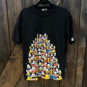 Disneyland Hong Kong size XL multi character short sleeve t-shirt